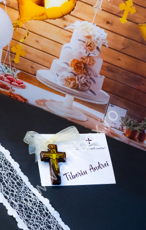 Cruciulita marturie din lemn pentru botez cu panglica organza [1]