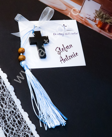 Cruciulita marturie din lemn pentru botez cu margele din lemn si ciucure din matase [2]