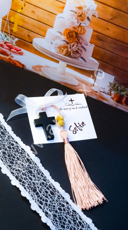 Cruciulita marturie din lemn pentru botez cu margele din lemn si ciucure din matase [5]