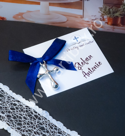 Cruciulite botez pentru fetite - din plastic cu margini rotunjite, cartonas personalizat, cu panglica din satin si ac de prindere [4]