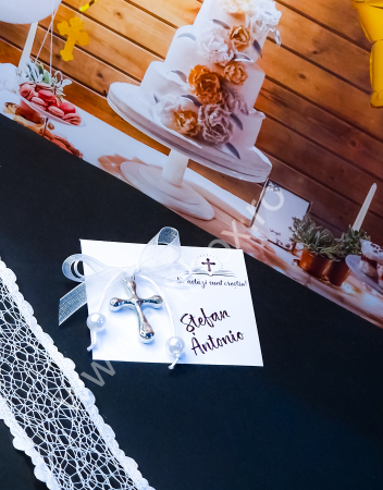 Cruciulita marturie pentru botez cu snur alb si margele [1]