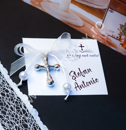 Cruciulite botez - Cruciulita marturie pentru botez cu snur alb si margele