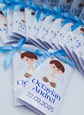 Cruciulite bleu pentru botez cu felicitare si ciocolata [4]
