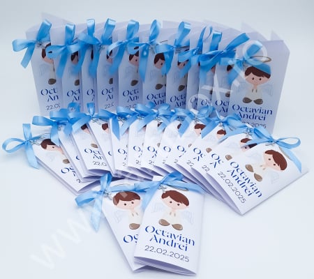 Cruciulite botez - Cruciulite bleu pentru botez cu felicitare si ciocolata
