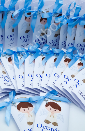 Cruciulite bleu pentru botez cu felicitare si ciocolata [6]