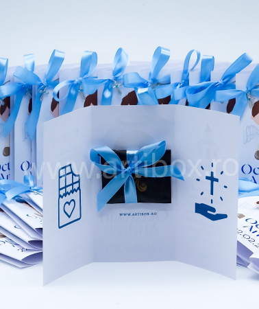 Cruciulite bleu pentru botez cu felicitare si ciocolata [5]