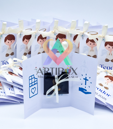 Cruciulite bleu pentru botez cu felicitare si ciocolata [6]