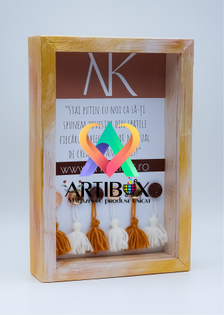 OBIECTE PROMOTIONALE - Cutie din lemn natur, capac culisant plexiglas, Rama foto 3D, Caseta cu mesaj de intampinare