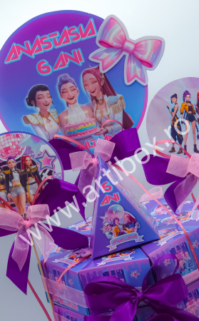 Cutii pentru dulciuri | Modele personalizate | Forma de felie de tort | Toppere si fundite incluse | Model 2 - KPop Demon Hunters [3]