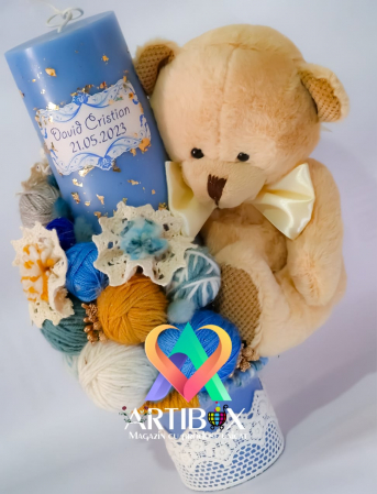 Lumanare albastra pentru botez cu ursulet de plus, gheme, plante uscate, dantela [5]