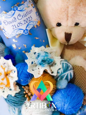 Lumanare albastra pentru botez cu ursulet de plus, gheme, plante uscate, dantela [3]