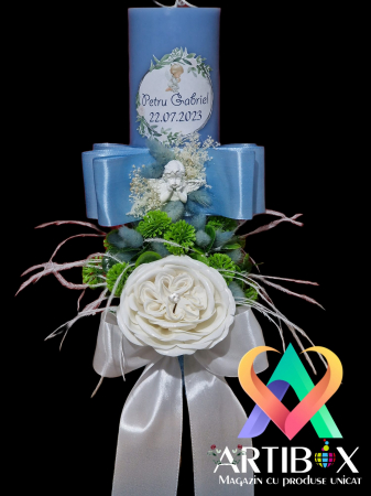Lumanare albastra pentru botez cu fundite si ingeras, plante diverse, pene si dantela [6]