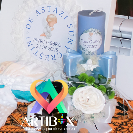 Lumanare albastra pentru botez cu fundite si ingeras, plante diverse, pene si dantela [2]