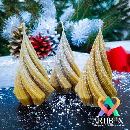 Lumanari ceara naturala - Lumanare decorativa Craciun, parfumata - Model Bradut Stilizat