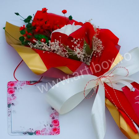 Martisor floral cu trandafir din sapun si plante stabilizate [3]