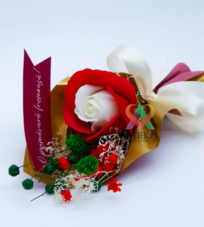 Martisor floral cu trandafir din sapun si plante stabilizate [10]