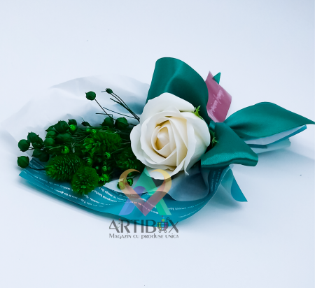 Martisor floral cu trandafir din sapun si plante stabilizate [15]