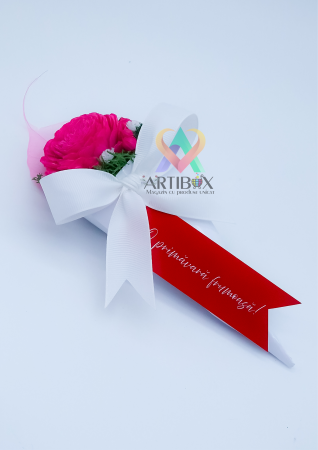 Martisor floral - Martisor floral in cutie con - cu licheni stabilizati, floare ming si alte plante ornamentale