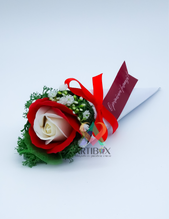 Martisor floral - Martisor floral in cutie con - cu licheni stabilizati si trandafir din sapun