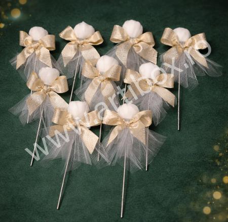 Marturii nunta - Marturie cadou floare alba sidefata din sapun pe bat din lemn