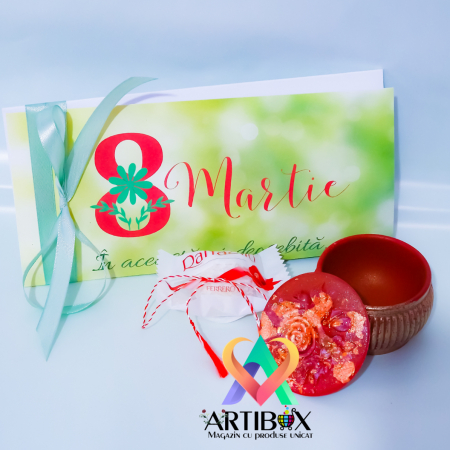 Martisor decoratiuni - Pachet Martisor 2 - Cutie bijuterii, Martisor cu felicitare si pralina Raffaello