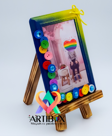 Rama foto din ipsos cu decoratiune din nasturei colorati si strasuri [1]