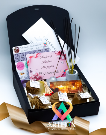 Martisoare Set Lady - Set lumanari parfumate, tavita scoica si suport pentru betisoare din ipsos glazurat in cutie decorata