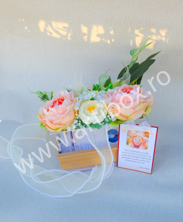 Set 31 de carduri cu citate motivationale in cutie tip carte cu ornament floral si lumini [4]
