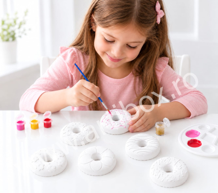 Activitati pentru copii - Set 6 figurine din ipsos gogosi pentru pictura, felicitare, sclipici, acuarele si pensula incluse - aniversari si activitati pentru copii