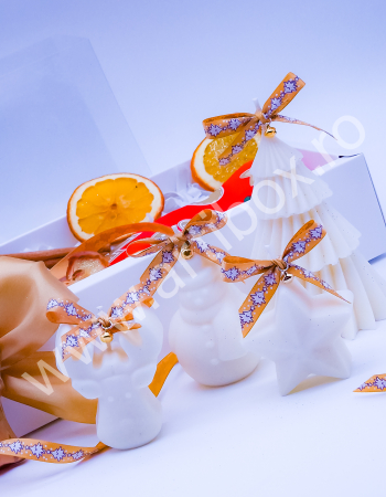 Set decorativ de Craciun cu figurine din ceara parfumata, portocala uscata si scortisoara - cadou elegant de sarbatori [3]