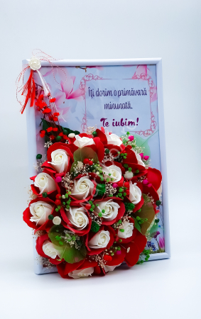 Tablouri personalizate - Tablou cu flori din sapun, accesorii si plante stabilizate - Model Bliss