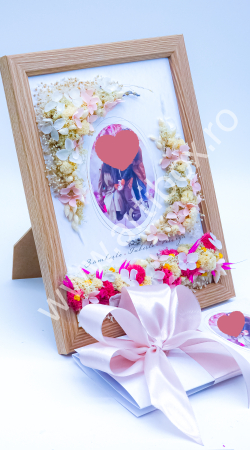 Tablou cu licheni si flori criogenate - culori soft, cu felicitare inclusa, cadou elegant [1]