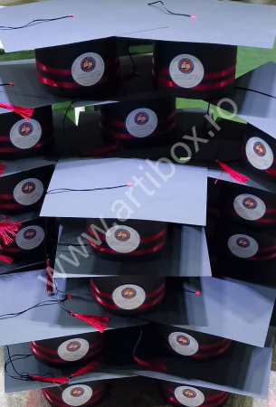 Tocă pentru festivitatea de absolvire - Carton negru cu panglica din satin [3]