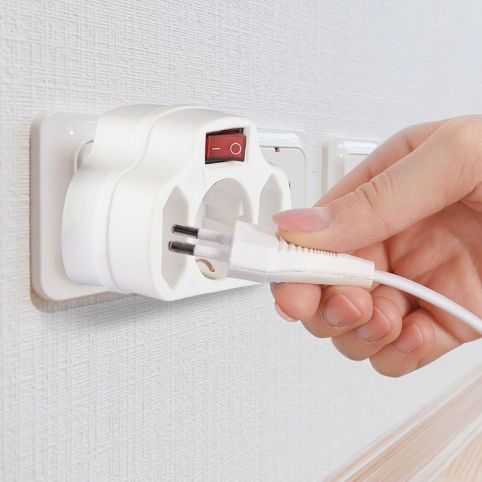 ADAPTOR 3 PRIZE CU INTRERUPATOR 3X16A MAX 3500W [10]