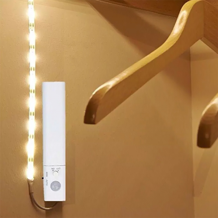 BANDA LED 2835 2.4W 1M 4000K SENZOR MISCARE ALIMENTARE BATERII 4XAAA [4]