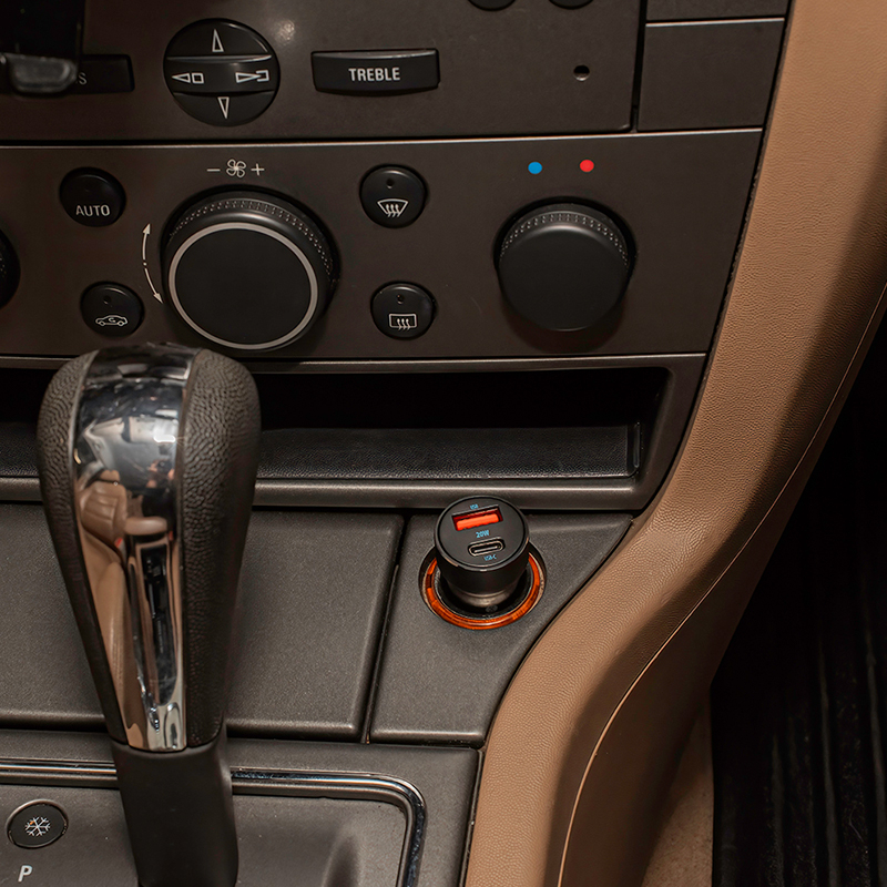 INCARCATOR AUTO PD 1 X USB-C 20W SI 1 X USB + CABLU USB-C 60W [9]