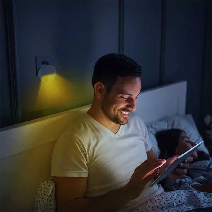 LAMPA VEGHE ROTUNDA CU SENZOR LUMINA 3000K ALB CALD, CIP SAMSUNG [3]