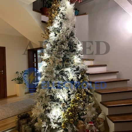 Brad artificial de Crăciun 240 cm Premium cu zăpadă și conuri, aspect natural, diametru 140 cm [3]