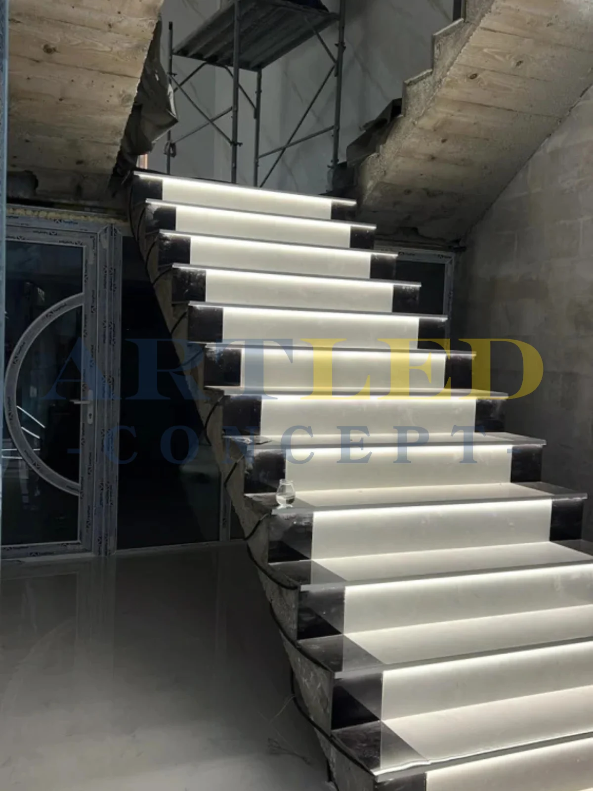 Kit Iluminat Inteligent Pentru 16 Scari / Scara/ Trepte cu Senzori si banda LED 24V [3]