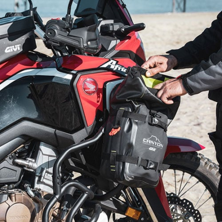 Geanta GIVI Canyon impermeabila 8L [5]