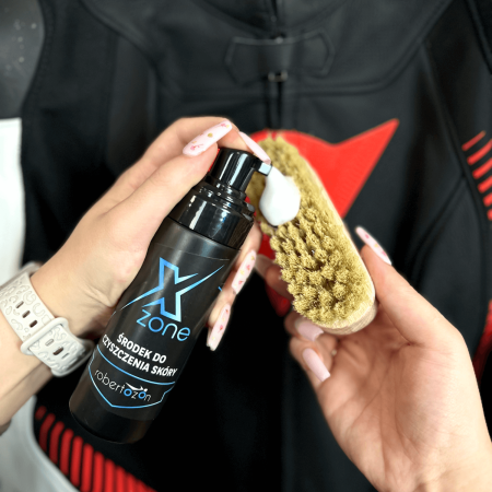 Perie Xzone pentru curatarea echipamentului din piele [1]