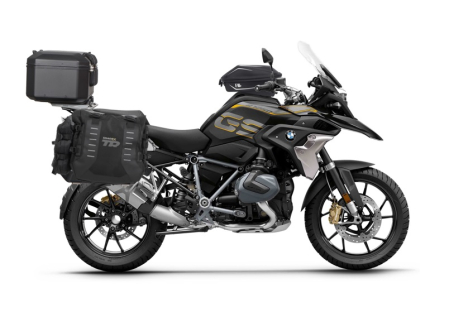 Piese moto - Set complet de genti laterale adventure SHAD TERRA TR40 si topcase din aluminiu SHAD TERRA TR55 PURE BLACK, incluzand kitul de montaj SHAD BMW R1200/R1250GS ADVENTURE