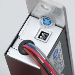 YB-600C(LED)-V2 * Bolt electric cu actiune electromagnetica, cilindru european cu buton, monitorizare si LED de stare [3]