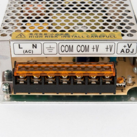 YLI-12-10 * Sursa de alimentare in comutatie de 12Vcc/10A, stabilizata,  tensiune ajustabila, carcasa metalica perforata, LED de stare [1]