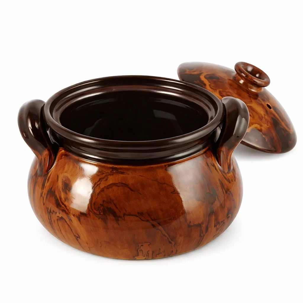 Oală de gătit din lut natural ars, smălțuit, cu capac inclus. Finisaj smălțuit, culoare tradițională. Capacitate totală de 7 litri. Destinată preparării sarmalelor, fripturilor și mâncărurilor gătite lent în cuptor. Nu este compatibilă cu flacără directă sau plite. Produs fragil, livrat prin curier. [3]