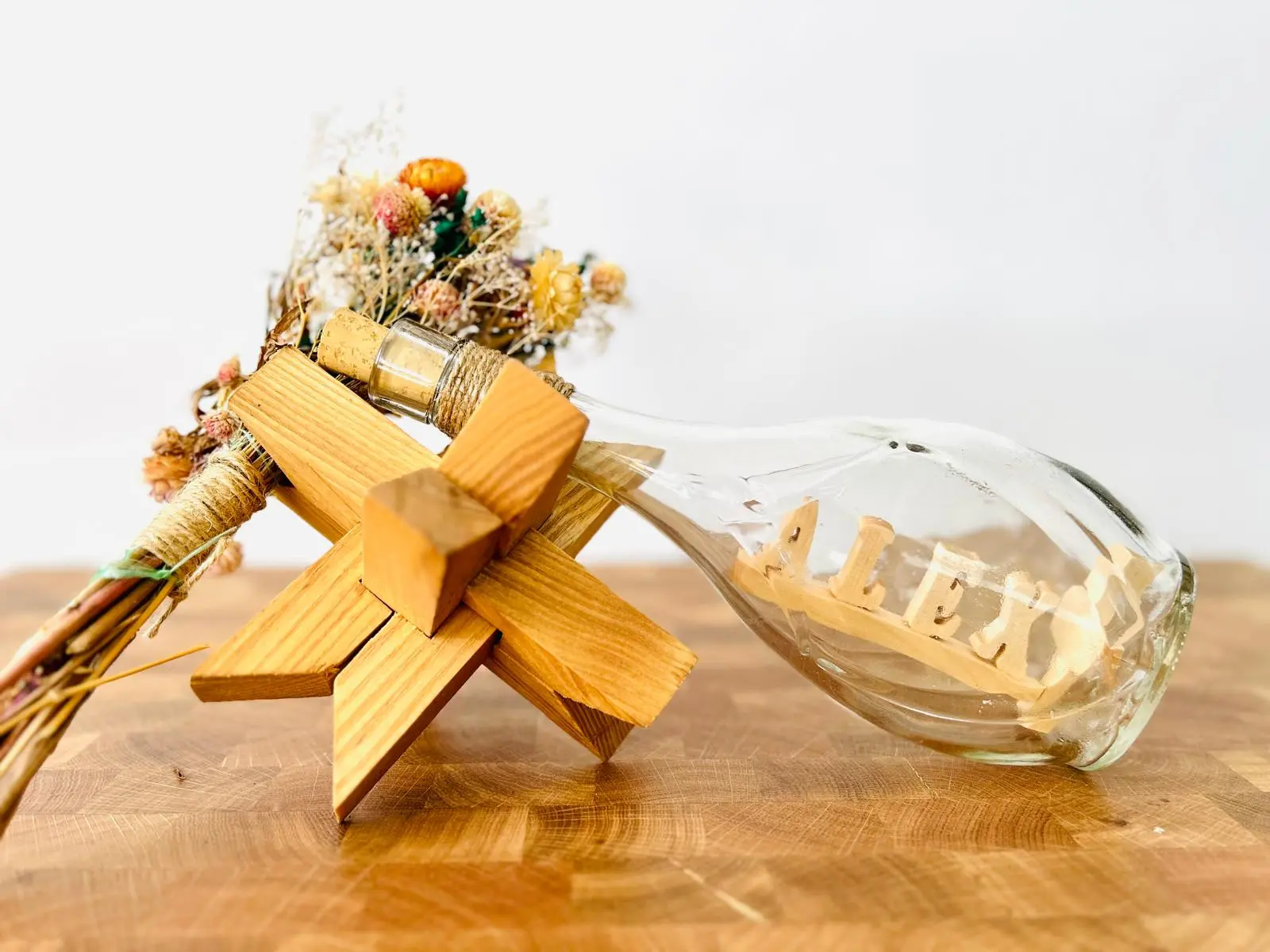 Sticlă Personalizată cu Nume – Artizanală cu Lemn în Interior, Cadou pentru El sau Ea  | Atelier 49 [7]