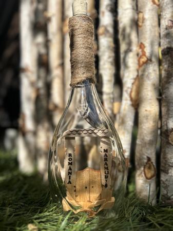 CADOURI - sticla-artizanala-pentru-bauturi-cu-lemn-interior-poarta-500ml.jpg