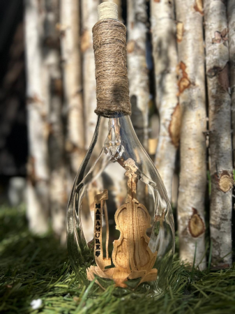CADOURI - sticla artizanala cu lemn interior vioara 500 ml cadou traditional