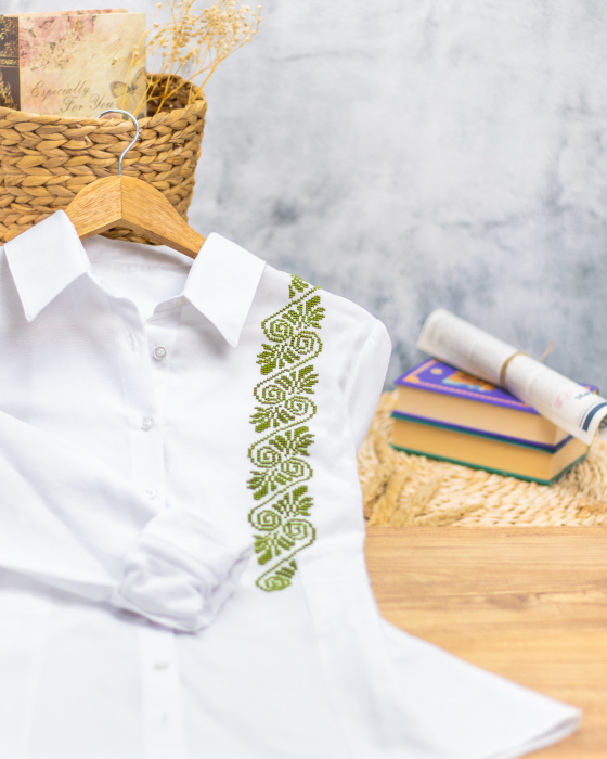 Camasa clasica, brodata cu model traditional [3]