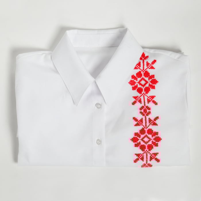 Camasa brodata cu flori rosii [6]